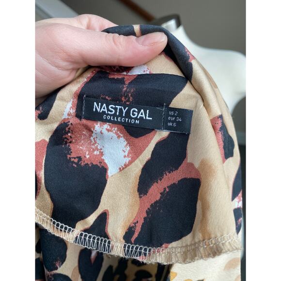 Nasty Gal leopard print button down, size XS - Picture 10 of 10